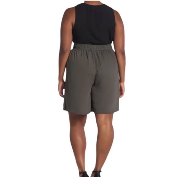 Halogen Gathered Waist Bermuda Shorts - Picture 2 of 7